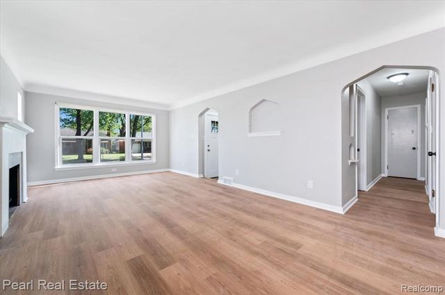 20910 Van Antwerp, Harper Woods, MI 48225