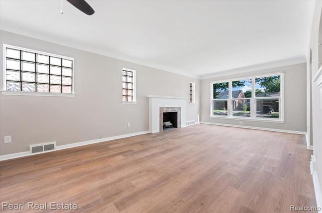 20910 Van Antwerp, Harper Woods, MI 48225