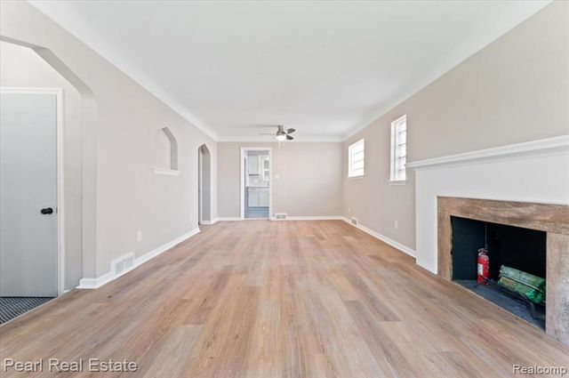 20910 Van Antwerp, Harper Woods, MI 48225
