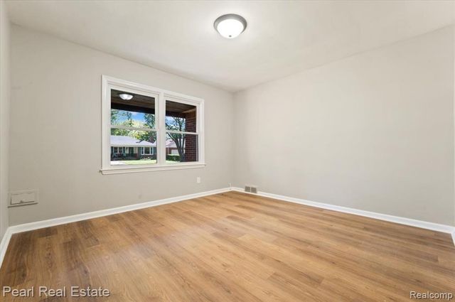 20910 Van Antwerp, Harper Woods, MI 48225