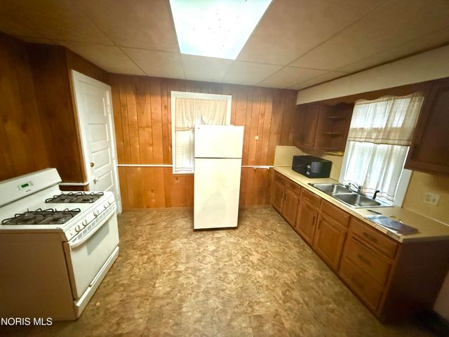 975 Woodland Avenue, Toledo, OH 43607