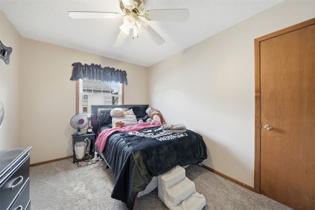 2601 E 40th Street, Des Moines, IA 50317