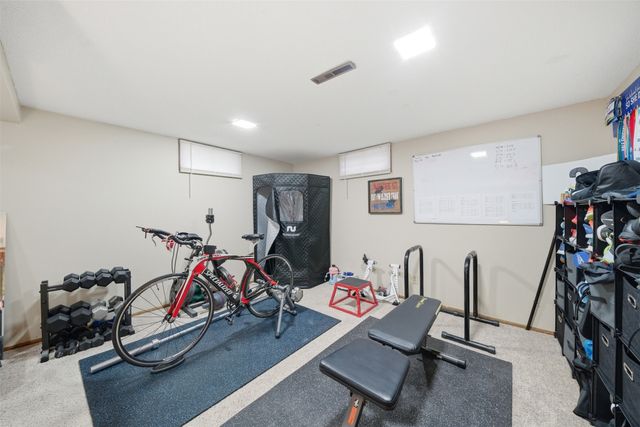 2601 E 40th Street, Des Moines, IA 50317