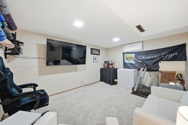 2601 E 40th Street, Des Moines, IA 50317