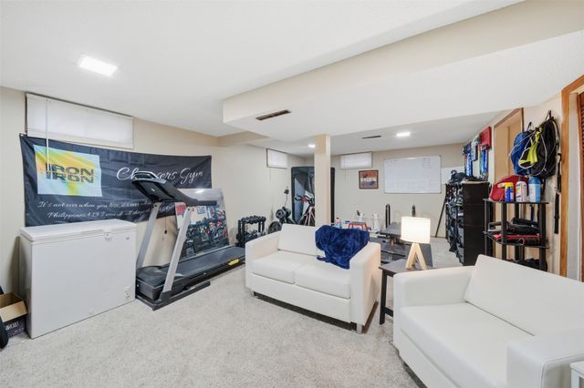 2601 E 40th Street, Des Moines, IA 50317
