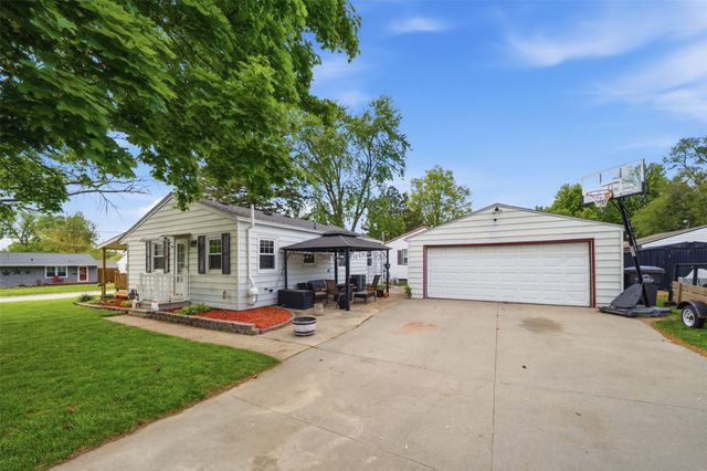 2601 E 40th Street, Des Moines, IA 50317