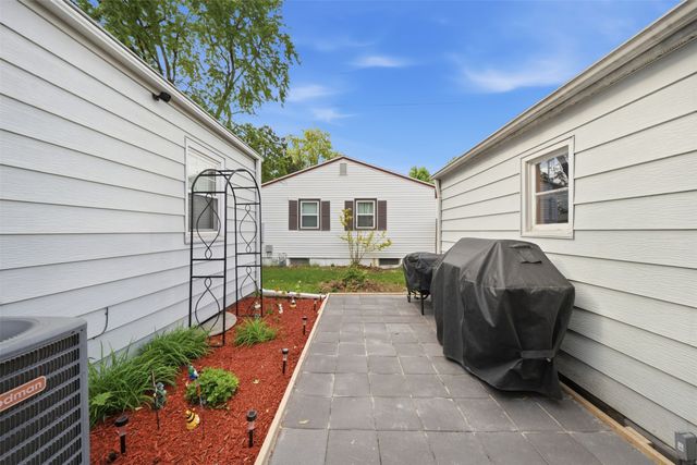2601 E 40th Street, Des Moines, IA 50317