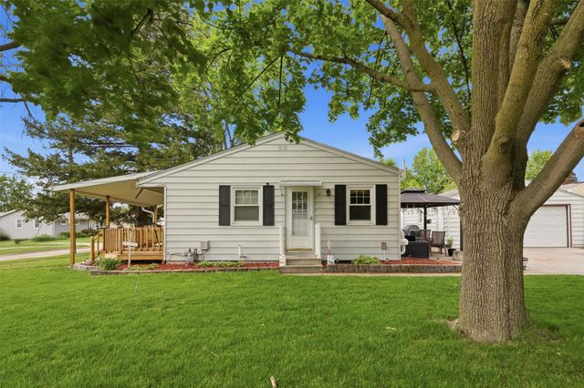 2601 E 40th Street, Des Moines, IA 50317