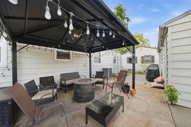 2601 E 40th Street, Des Moines, IA 50317