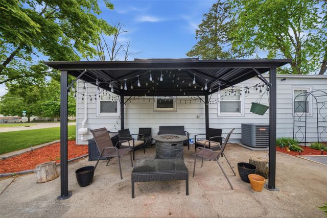 2601 E 40th Street, Des Moines, IA 50317