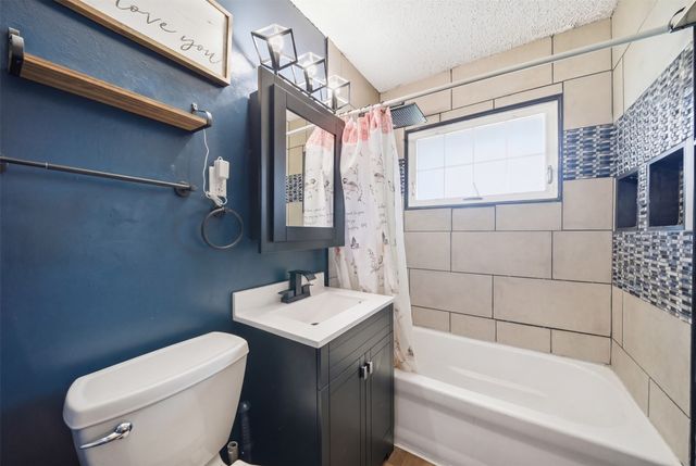 2601 E 40th Street, Des Moines, IA 50317