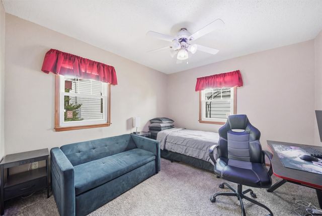 2601 E 40th Street, Des Moines, IA 50317