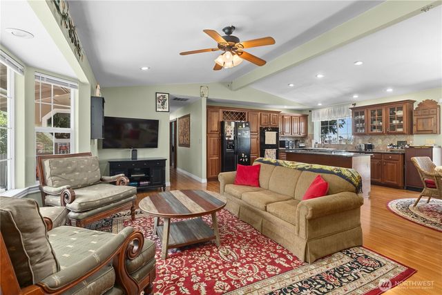 802 Milton Way, Milton, WA 98354