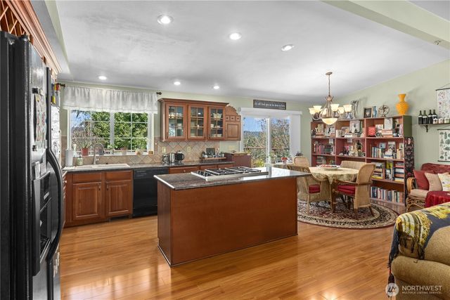 802 Milton Way, Milton, WA 98354