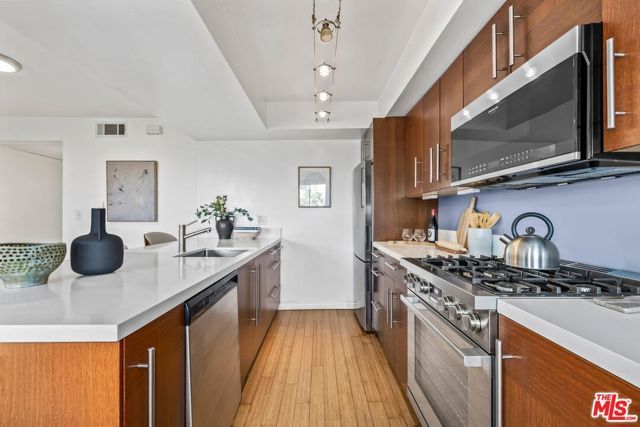 2700 E Cahuenga Boulevard 3204, Los Angeles, CA 90068