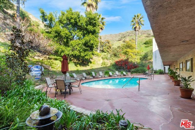 2700 E Cahuenga Boulevard 3204, Los Angeles, CA 90068