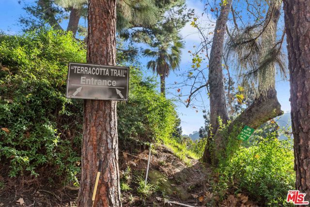 2700 E Cahuenga Boulevard 3204, Los Angeles, CA 90068