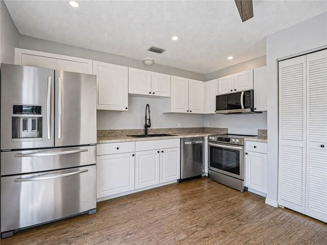 1656 3rd Avenue SW, Vero Beach, FL 32962