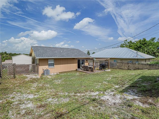 1656 3rd Avenue SW, Vero Beach, FL 32962