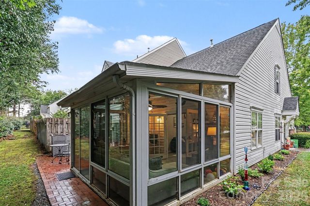 927 Sparrows Nest Lane, Pineville, NC 28134