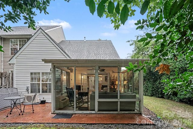 927 Sparrows Nest Lane, Pineville, NC 28134