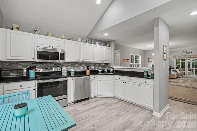 927 Sparrows Nest Lane, Pineville, NC 28134