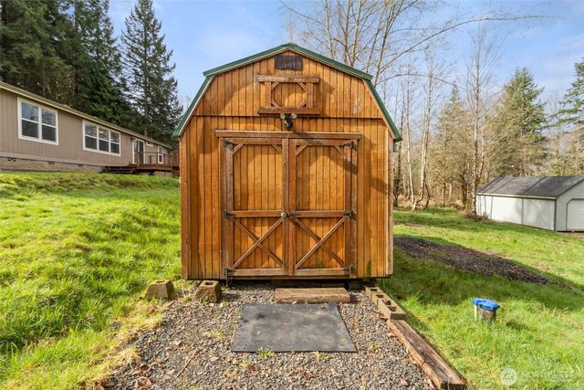 126 Burchett Rd, Onalaska, WA 98570