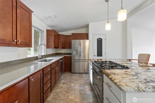 126 Burchett Rd, Onalaska, WA 98570