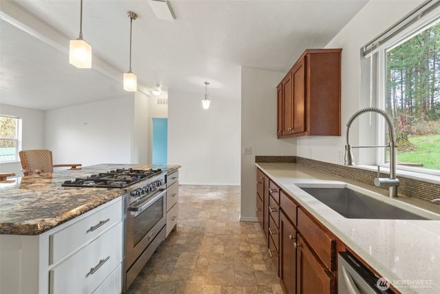 126 Burchett Rd, Onalaska, WA 98570