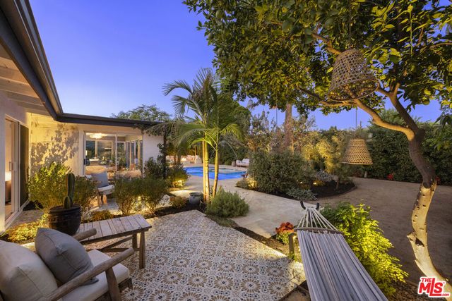 7442 Capps Avenue, Los Angeles, CA 91335