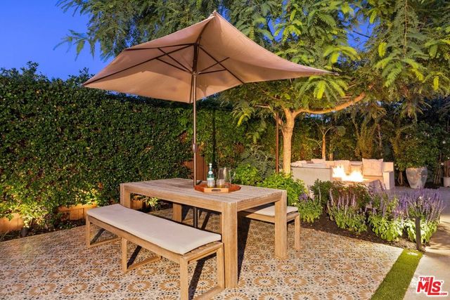 7442 Capps Avenue, Los Angeles, CA 91335