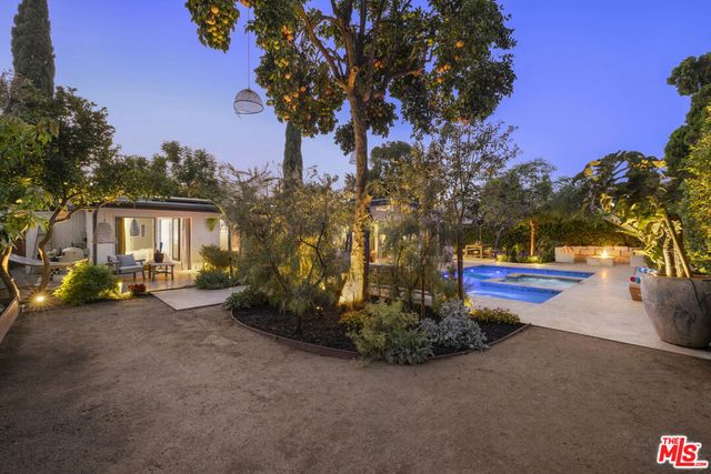 7442 Capps Avenue, Los Angeles, CA 91335