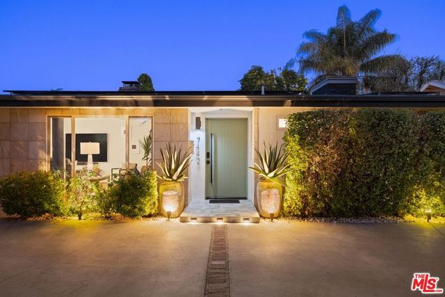 7442 Capps Avenue, Los Angeles, CA 91335