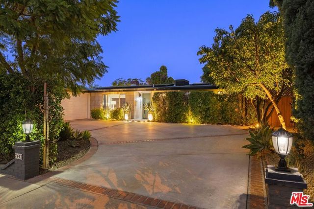 7442 Capps Avenue, Los Angeles, CA 91335