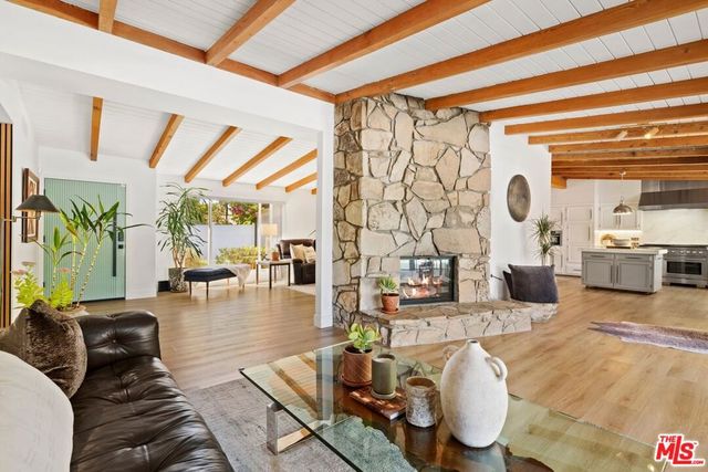 7442 Capps Avenue, Los Angeles, CA 91335