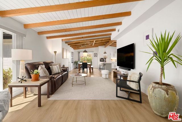 7442 Capps Avenue, Los Angeles, CA 91335