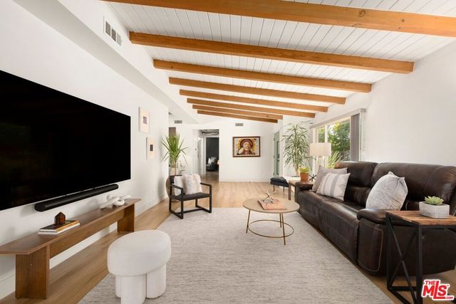 7442 Capps Avenue, Los Angeles, CA 91335