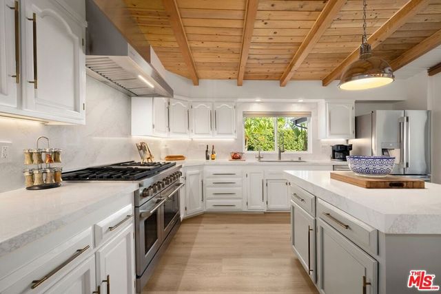 7442 Capps Avenue, Los Angeles, CA 91335