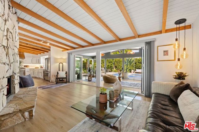 7442 Capps Avenue, Los Angeles, CA 91335