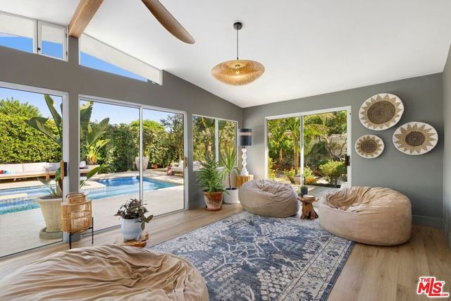 7442 Capps Avenue, Los Angeles, CA 91335