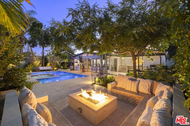 7442 Capps Avenue, Los Angeles, CA 91335