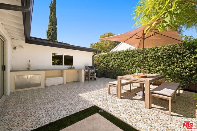 7442 Capps Avenue, Los Angeles, CA 91335