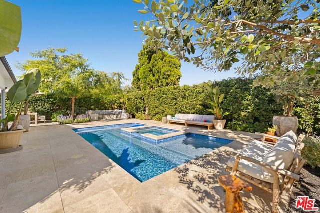 7442 Capps Avenue, Los Angeles, CA 91335