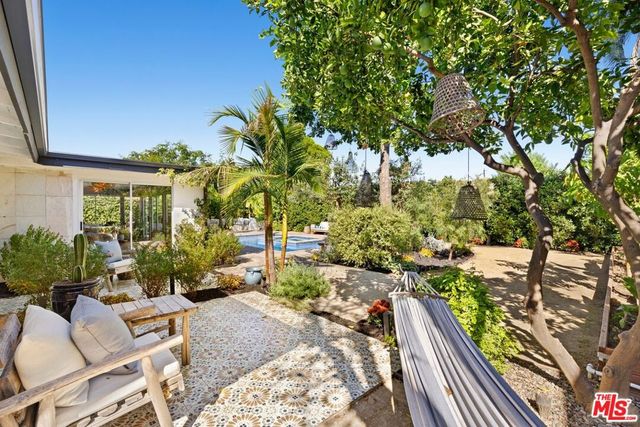 7442 Capps Avenue, Los Angeles, CA 91335