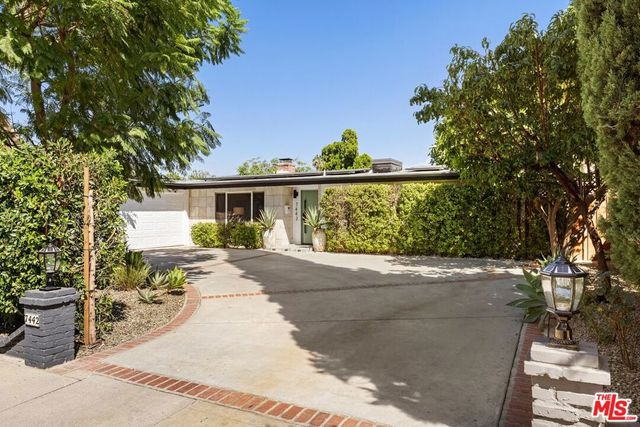 7442 Capps Avenue, Los Angeles, CA 91335