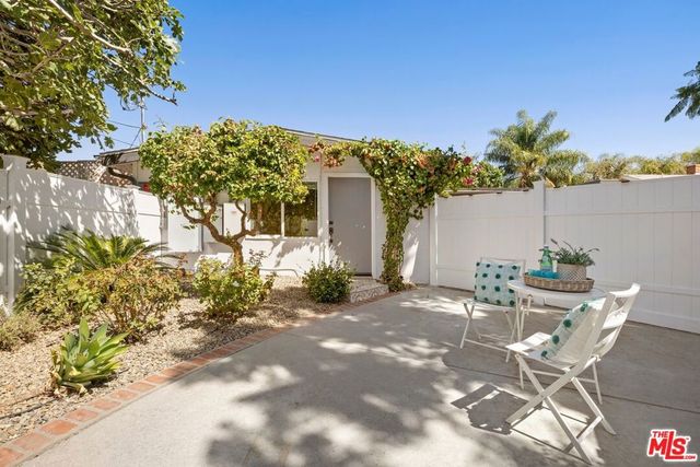 7442 Capps Avenue, Los Angeles, CA 91335