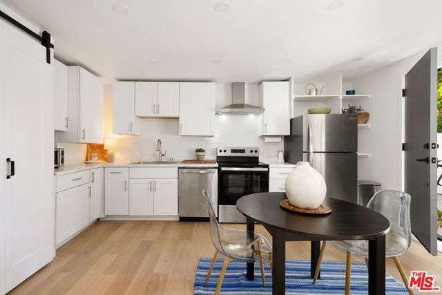 7442 Capps Avenue, Los Angeles, CA 91335