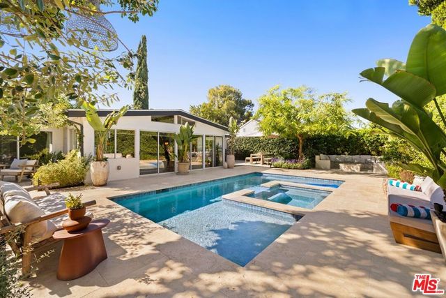 7442 Capps Avenue, Los Angeles, CA 91335