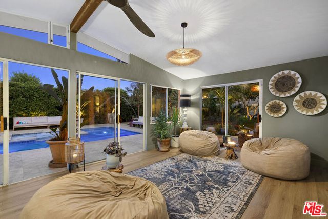 7442 Capps Avenue, Los Angeles, CA 91335