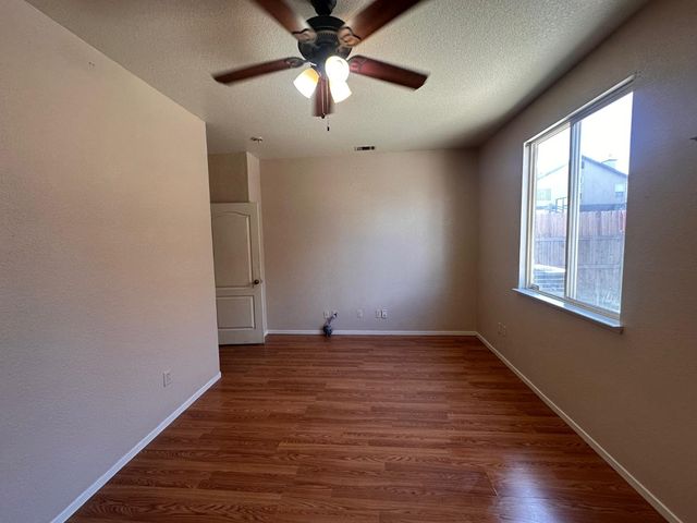 1726 Hastings Dr, Manteca, CA 95336